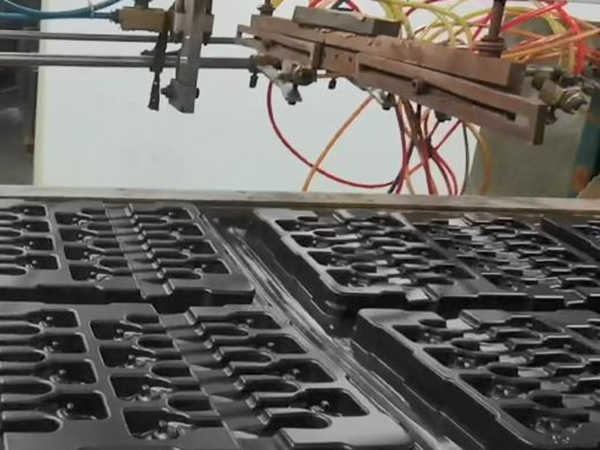 吸塑成型（第1道工序...